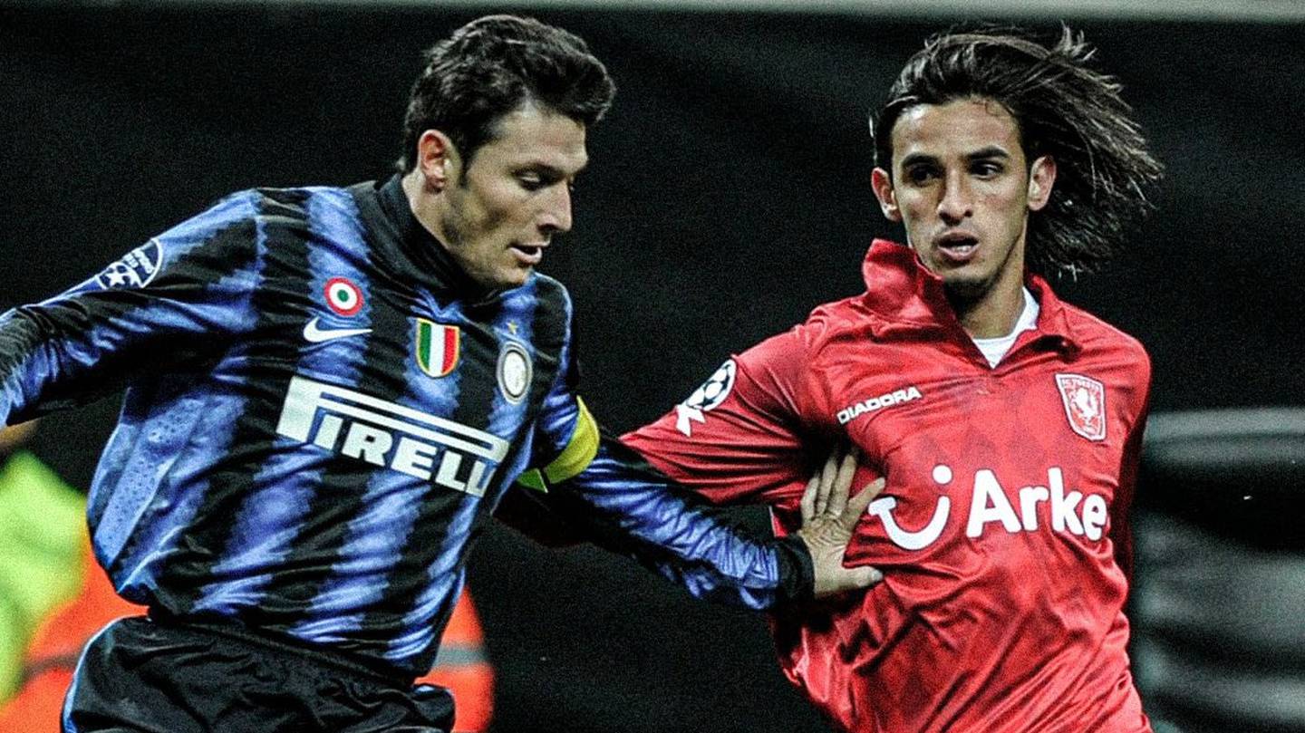 Bryan Ruiz enfrentó a Javier Zanetti cuando jugaban con el Inter de Milán y el Twente de Países Bajos. Foto: Twitter